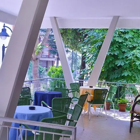 Ivana Hotel 2*