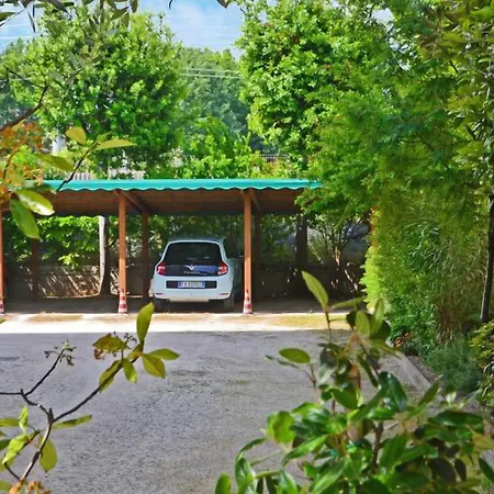 Ivana מלון בלריה-איגאה מרינה