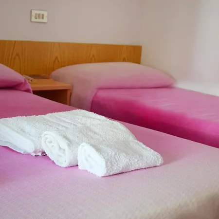 Ivana מלון בלריה-איגאה מרינה