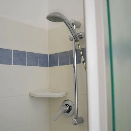 Ivana מלון בלריה-איגאה מרינה