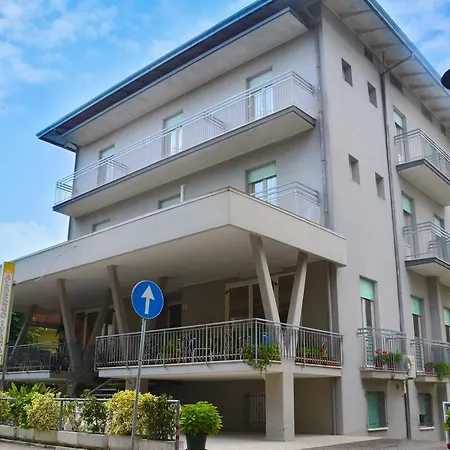Otel Ivana 2*